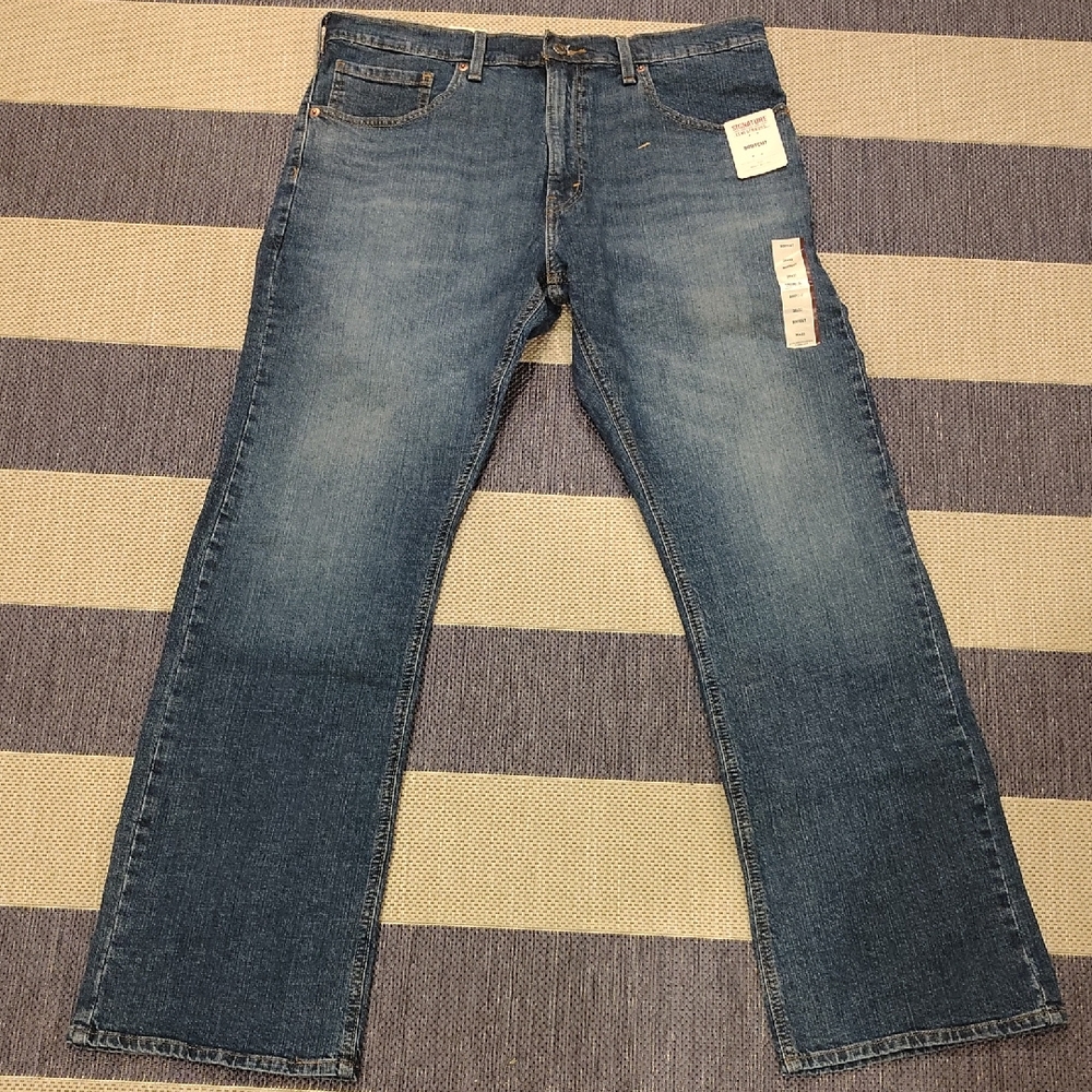 Signature by Levi Strauss Men's Bootcut Medium Blue Jeans